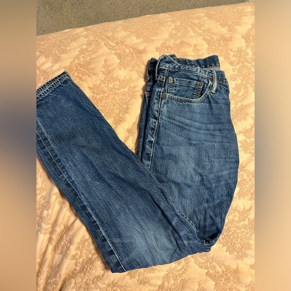 Men’s dark wash Levi’s jeans denim